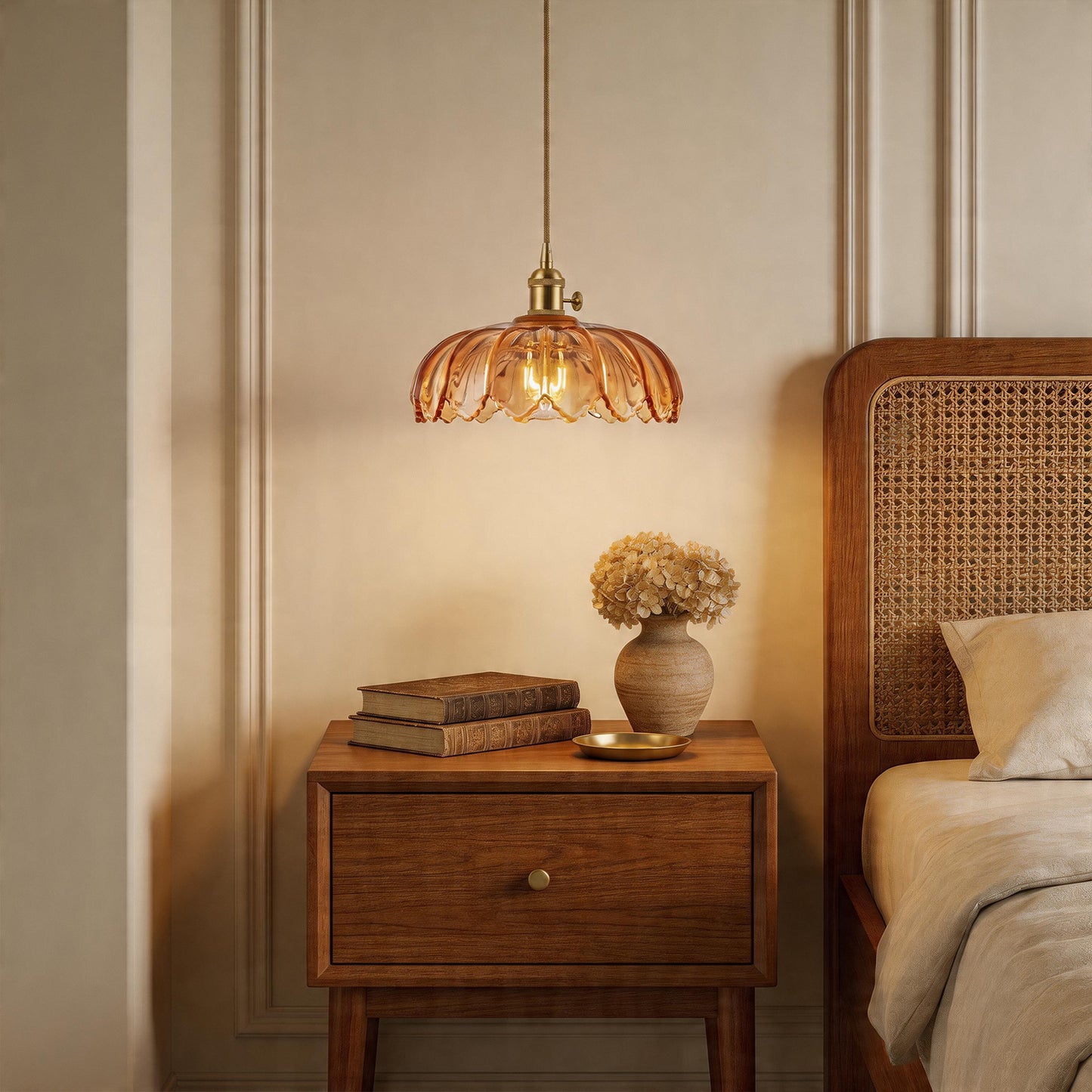 YANSUN 1-Light Brass Pendant Light with Amber Flower Glass Shade Vintage Hanging Ceiling Fixture for Kitchen Island