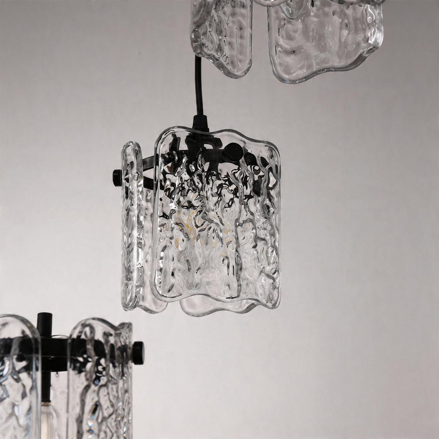 YANSUN 12.6 in 3-Light Cluster Black Powder-Coated Metal Frame Pendant Light with Clear Glass Shades, E12 Base